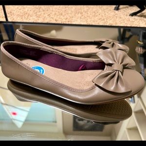 SOLD! Never been used Faded Glory flats!